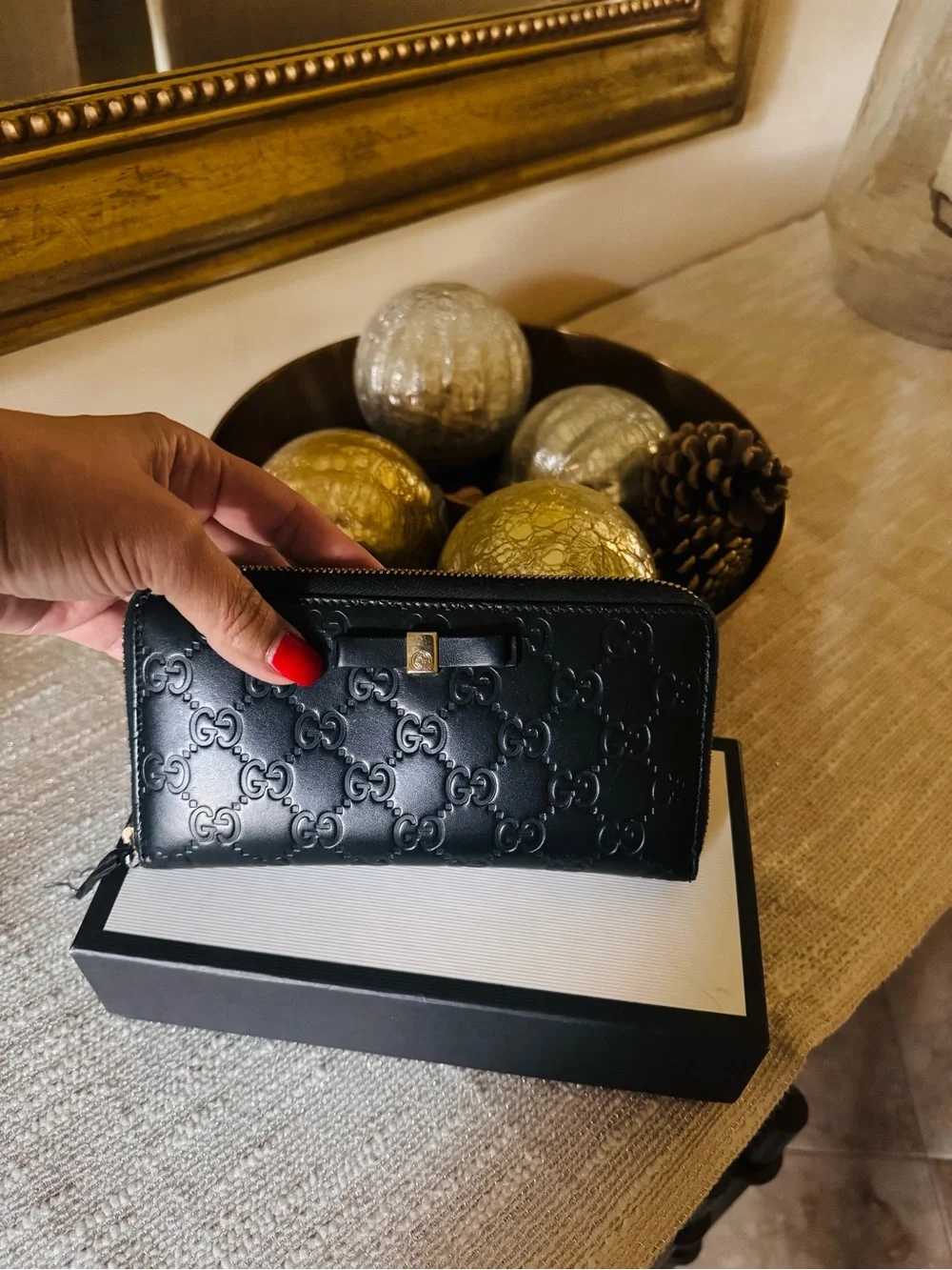 Gucci Black Embossed GG Leather AUTHENTIC Zip Card Holder with Bow